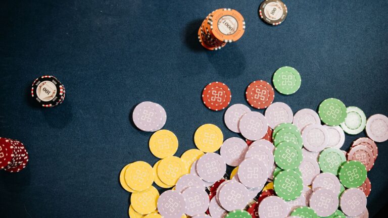 Colourful casino chips arranged for comparing new casino sister sites